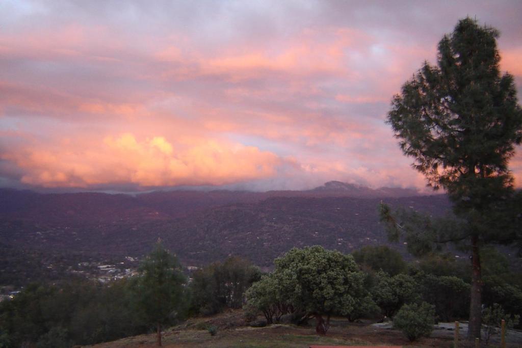 Yosemite Sierra View Bed & Breakfast Oakhurst Bagian luar foto