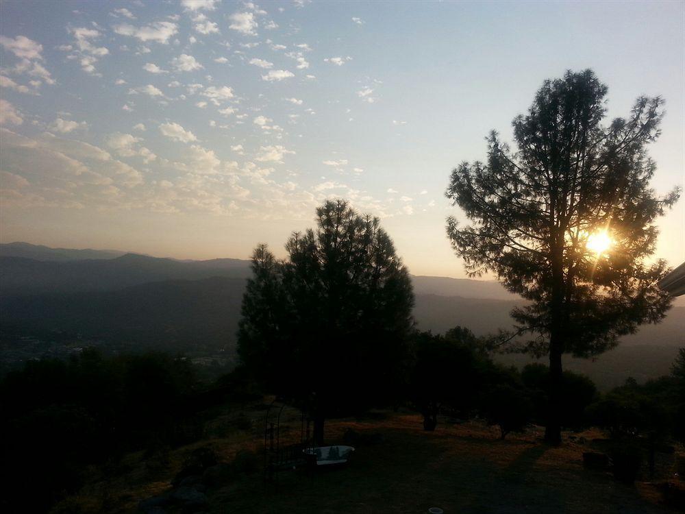 Yosemite Sierra View Bed & Breakfast Oakhurst Bagian luar foto